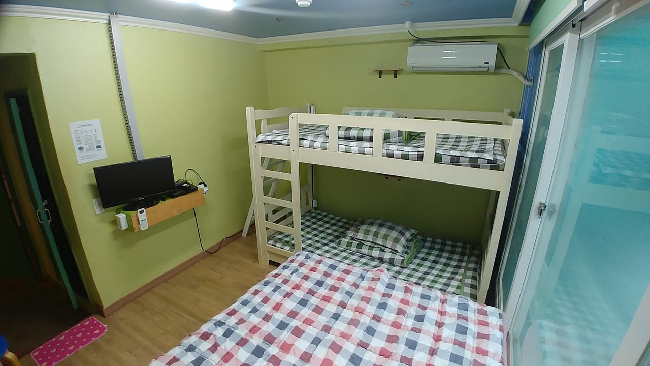 Bluefish Guesthouse Busan Bagian luar foto